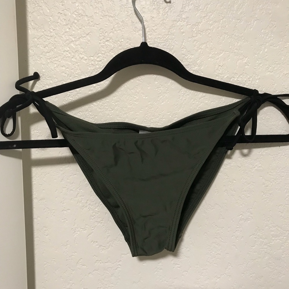 Cute SCRUNCHED swim suit bottoms